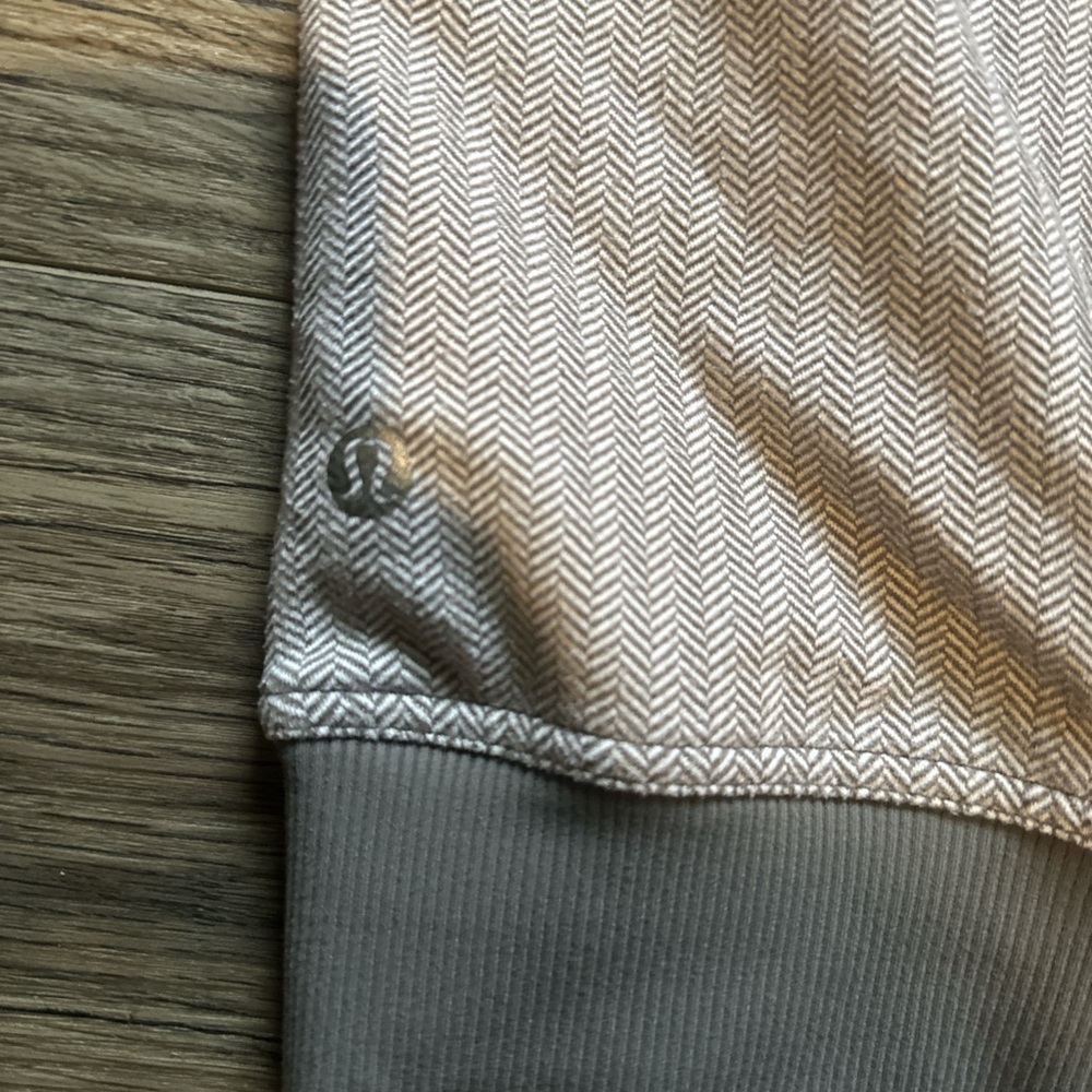 Lululemon sports jacket - Picture 4 of 4